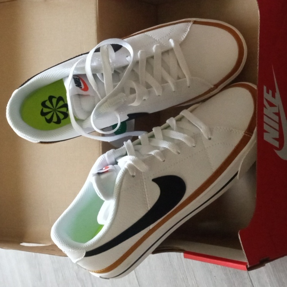 Nike court legacy